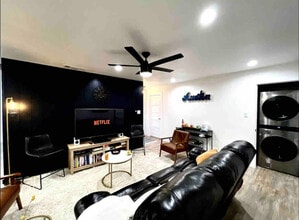 Building Photo - 512 Eberhart Ln