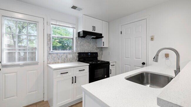 Foto del edificio - 4389 Pembrook Village Dr
