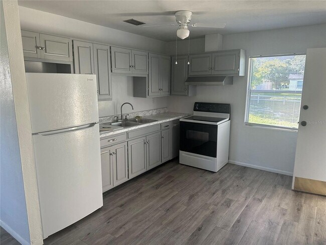 Foto del edificio - 185 E Lake Mary Ave