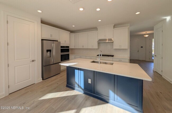 Foto del edificio - 156 Latham Dr