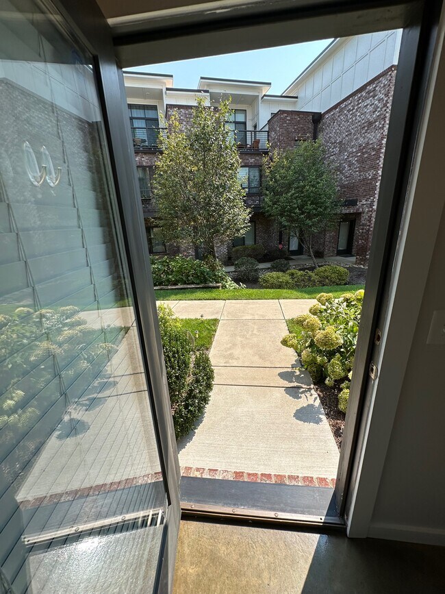 Foto del edificio - 1035 Chester Ave