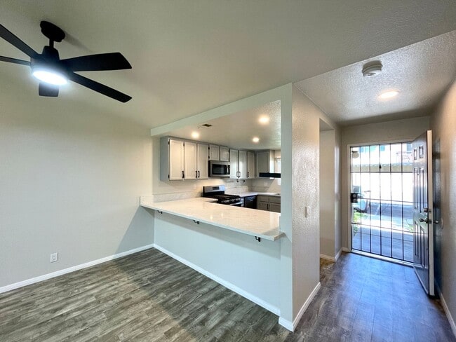 Building Photo - Charming 2B/2BA Home in Gated Community in...