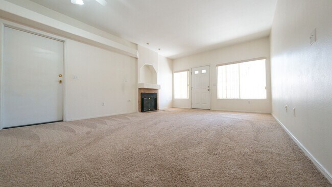 Building Photo - 2 Bedroom 2 Bath Condo with 1 Car Garage