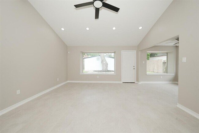 Foto del edificio - 9607 Rumbling Wood Ln