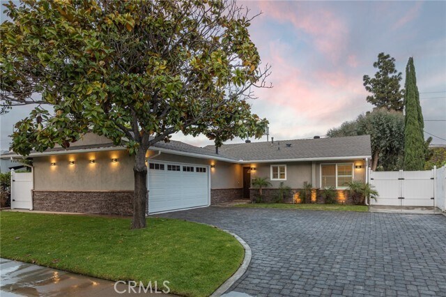 Foto del edificio - 484 Traverse Dr