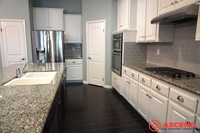 Building Photo - Stunning Split-Wing Home in Bakersfield's Desirable 93314 — Pool, Upgrades Throughout & Pets Welc...