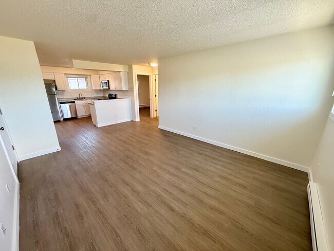 Foto del edificio - 4950-4956 Basswood Drive