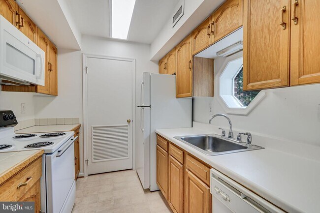 Foto del edificio - 2596 S Arlington Mill Dr