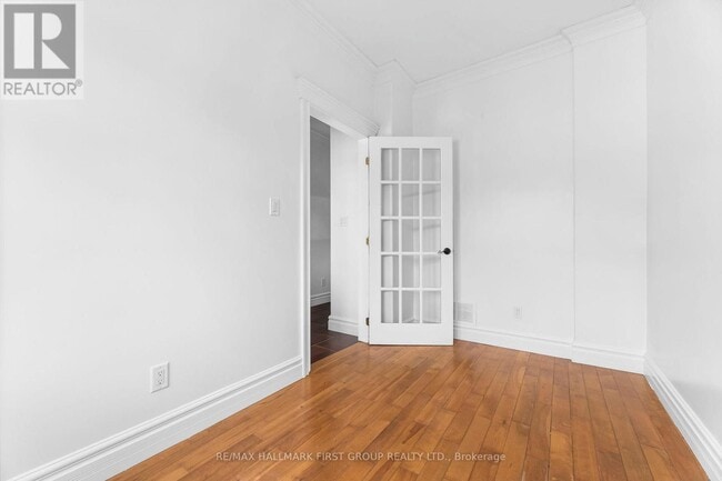 Building Photo - 147 Tresane St