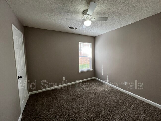 Building Photo - 9269 Grove Manor Dr