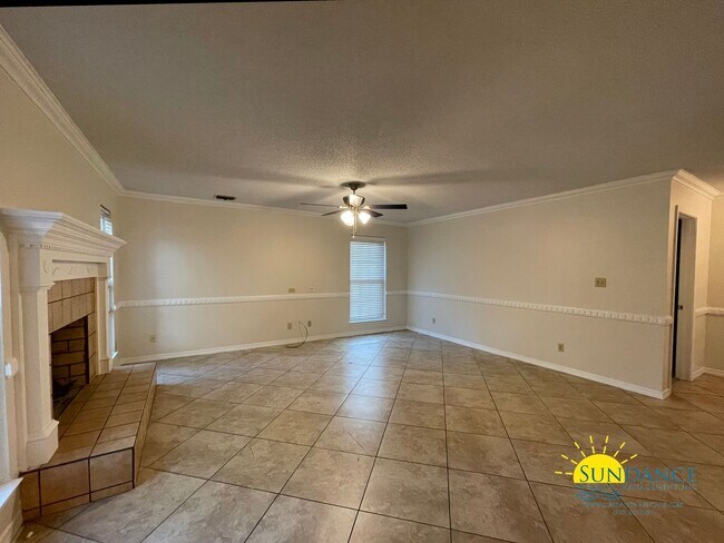 Building Photo - Beautiful 3 Bedroom Home in Shalimar!