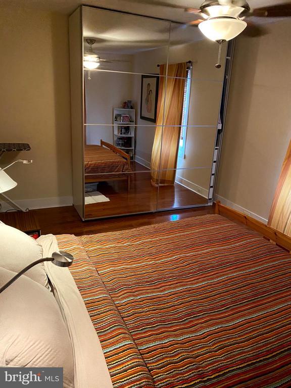 Foto del edificio - 18 Thomas Ave