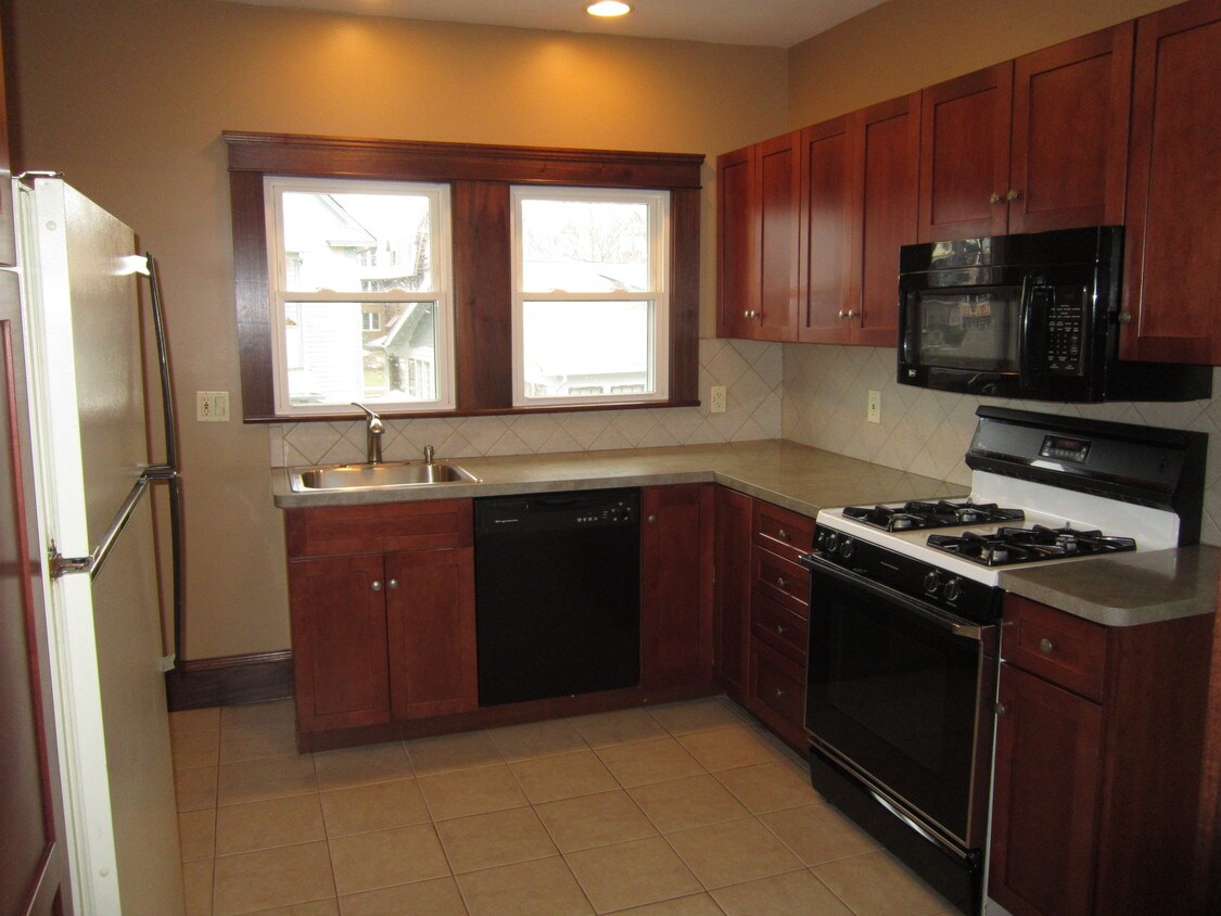 Foto principal - 1895 W 73rd St