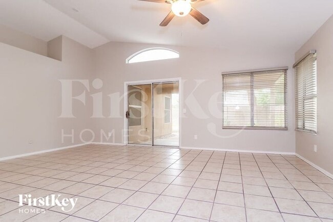 Foto del edificio - 7356 W Crest Ln