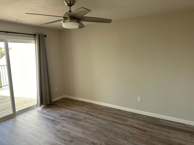 Foto del edificio - FANTASTIC DISCOVERY BAY REMODEL! TOP TO BO...