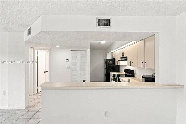Foto del edificio - 8660 SW 212th St