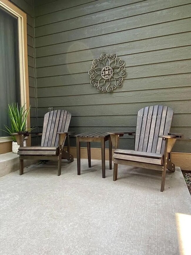 Foto del edificio - Spacious 4-Bedroom Home in Prime Rigden Fa...