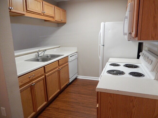 Building Photo - AWESOME 3/3 in Great Location Will Have Ne...