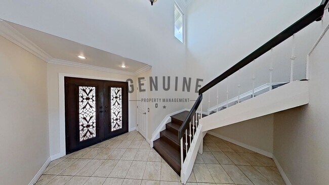 Building Photo - Spacious and Nicely Updated House With Gre...