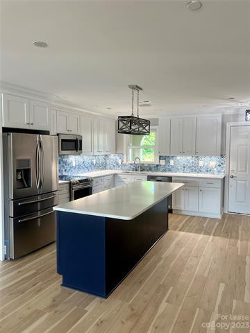 Foto del edificio - 9817 Emerald Point Dr