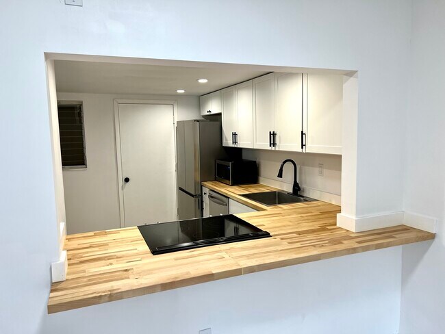 Building Photo - 9175 SW 77th Ave