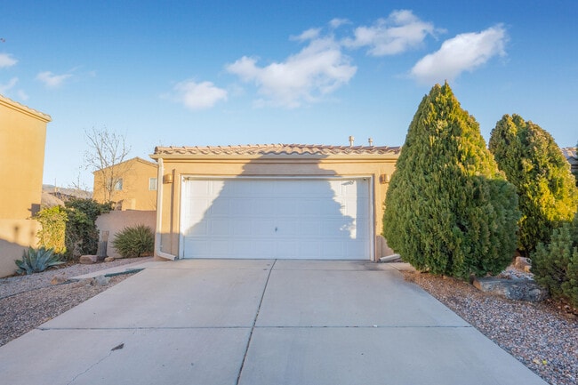 Building Photo - 7204 Villa Clavel NE