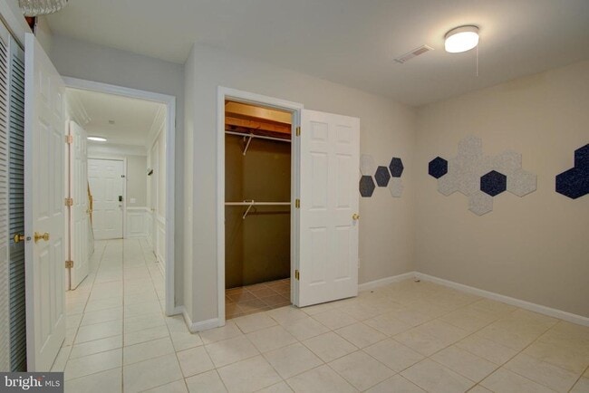 Building Photo - 4009 Timber Oak Trl