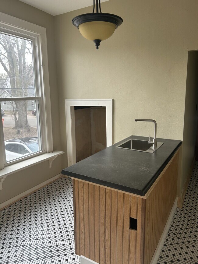 Foto del edificio - Studio apartment available September 1st i...