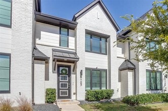 Building Photo - 7705 Reis Ln