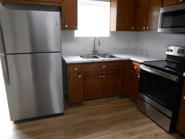 Foto del edificio - Remodeled, 2 Bedroom & 1 Bath Home  Like New!