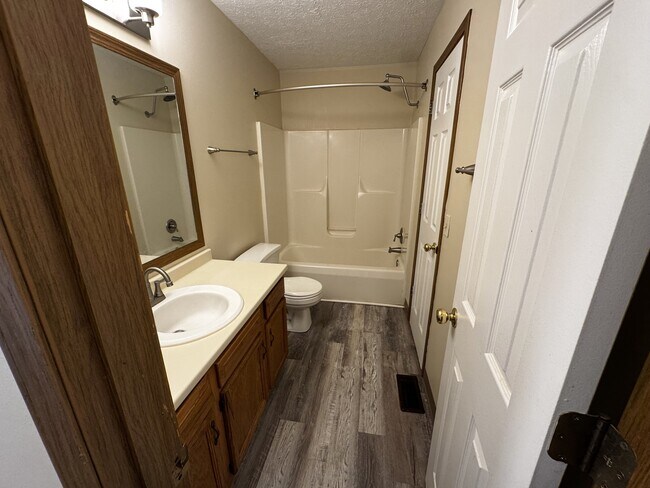 Foto del edificio - 3632 Harris Ave NW