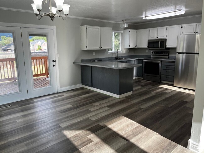 Foto del edificio - 1442 Willowbrook Dr