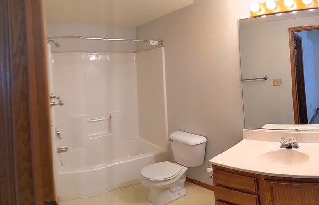 Building Photo - Jennifer Lane