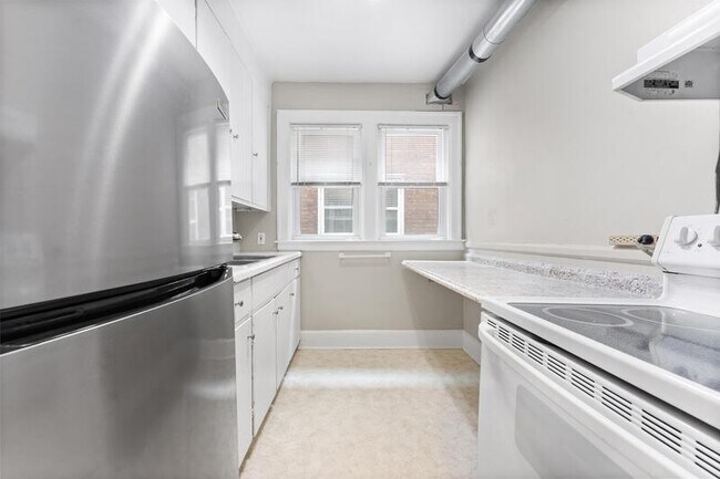 Building Photo - 852 Beaconsfield Ave