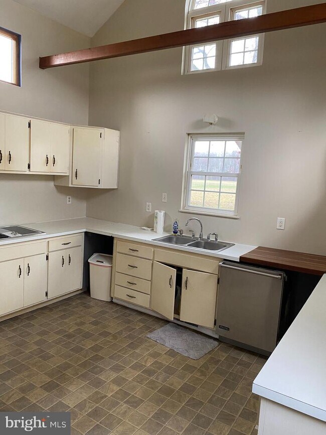 Building Photo - 665 Eddie Evans Ln