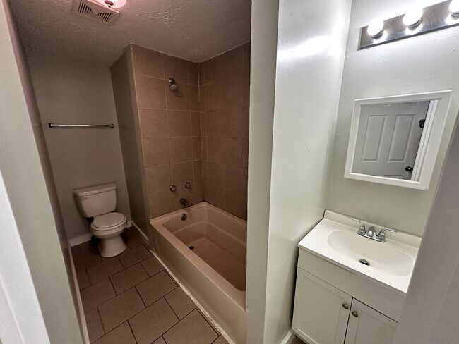 Foto del edificio - R- 511 E 7th St