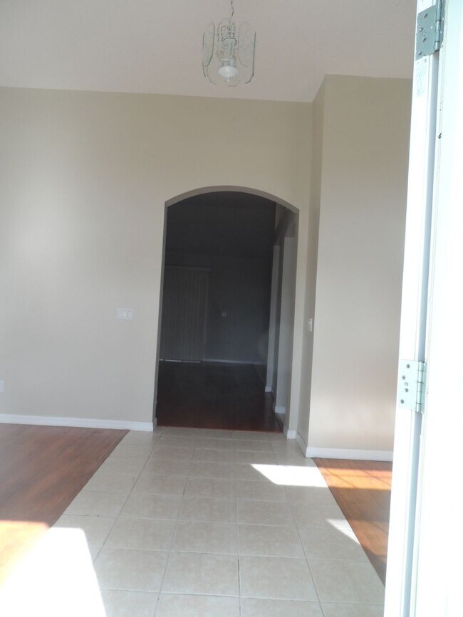 Foto del edificio - 4 BEDROOM - TWIN LAKES SUBDIVISION - DELTO...