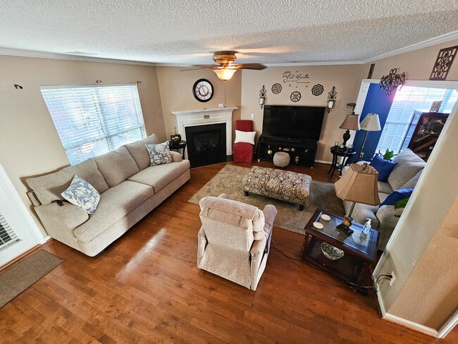 Building Photo - 333 Tall Shadows Ln