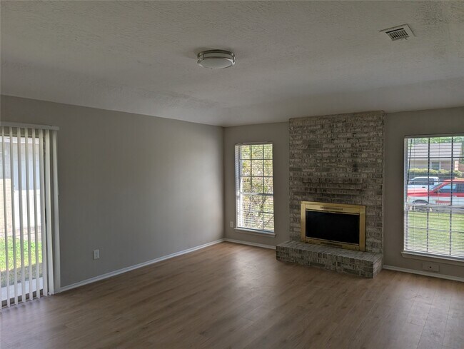 Foto del edificio - 11019 Clear Fork Dr