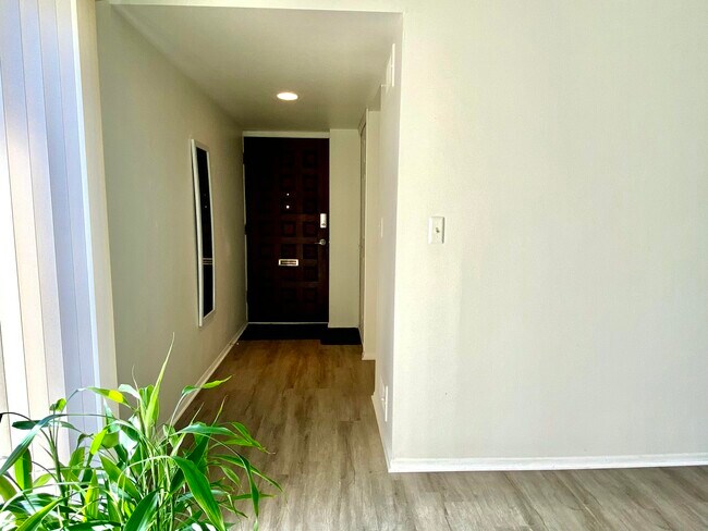 Foto del edificio - 18220 University Park Dr
