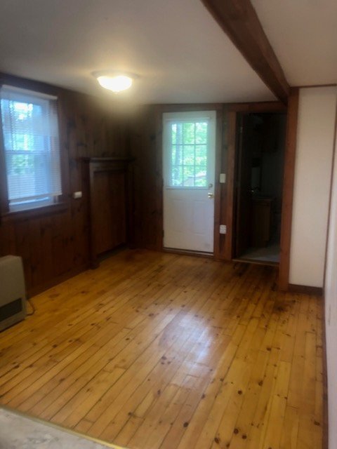 Foto del edificio - 694 Sebago Rd