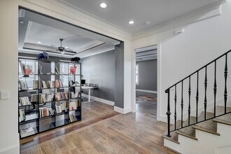 Building Photo - 1602 E Rose Terrace Ln