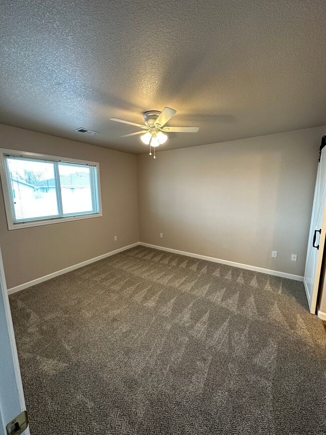 Foto del edificio - 2 BEDROOM, PLUS OFFICE SPACE, 2 BATHROOM, ...