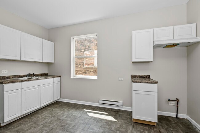 Kitchen - 7650 S Bishop St