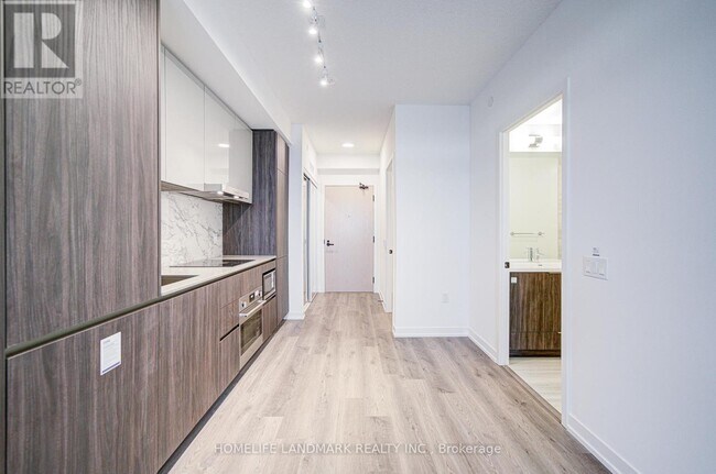 Building Photo - 8 Interchange Wy