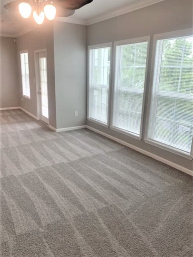 Foto del edificio - 2 Bedroom + Den and 1 Car Garage, Pet friendly Condo in Downtown Celebration