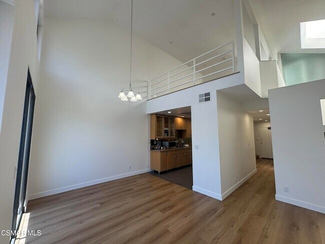 Foto del edificio - 13331 Moorpark St