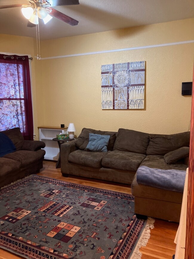 Living Room (note, unfurnished) - 975 20th Ave