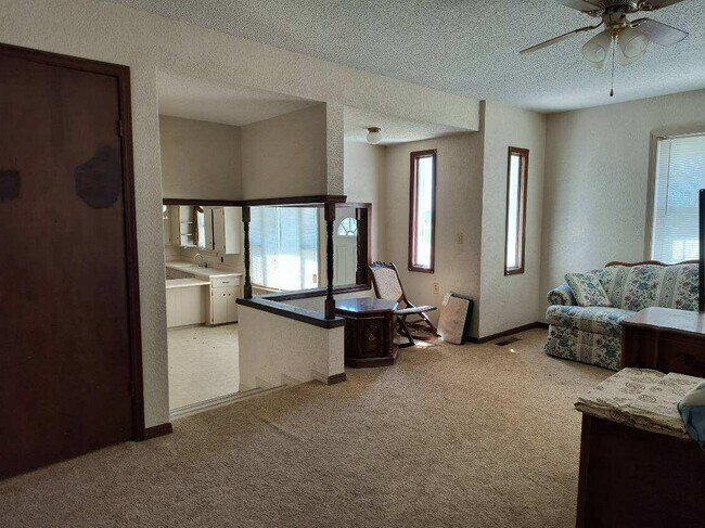 Building Photo - 145 Memory Ln