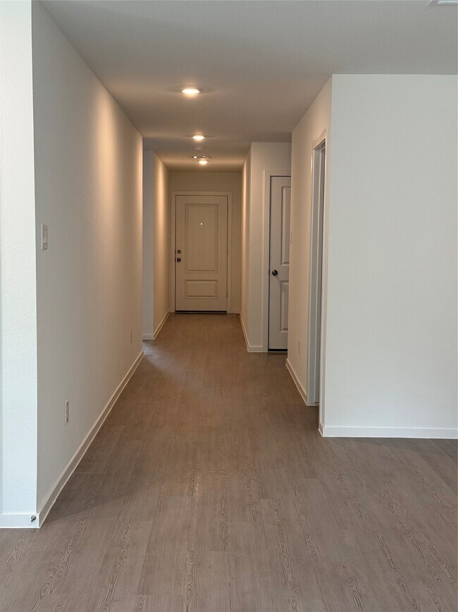 Foto del edificio - 335 Parkin Ct
